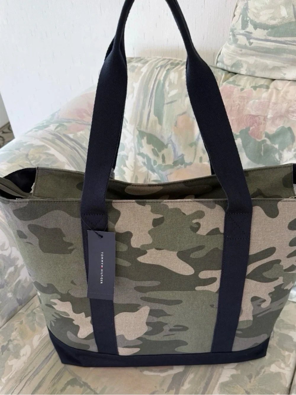 Tommy Hilfiger Camouflage Tote Bag Camo Handbag Purse with Card Holder NWT